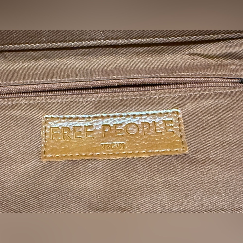 Free People Brown Leather Wristlet Wallet
Preowned excellent condition no Flaws - Picture 4 of 10